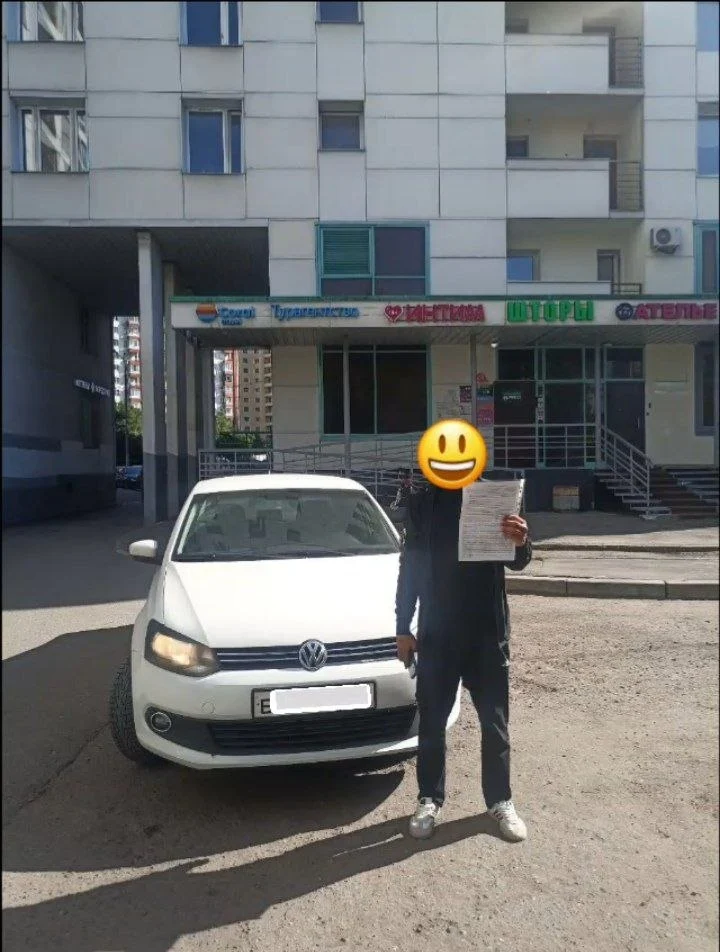 Клиент Carmart рядом со своим автомобилем — фото 4