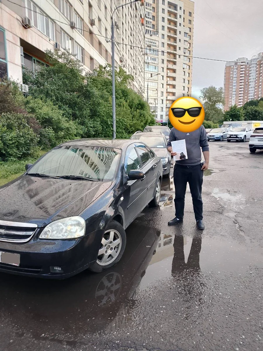 Клиент Carmart рядом со своим автомобилем — фото 5